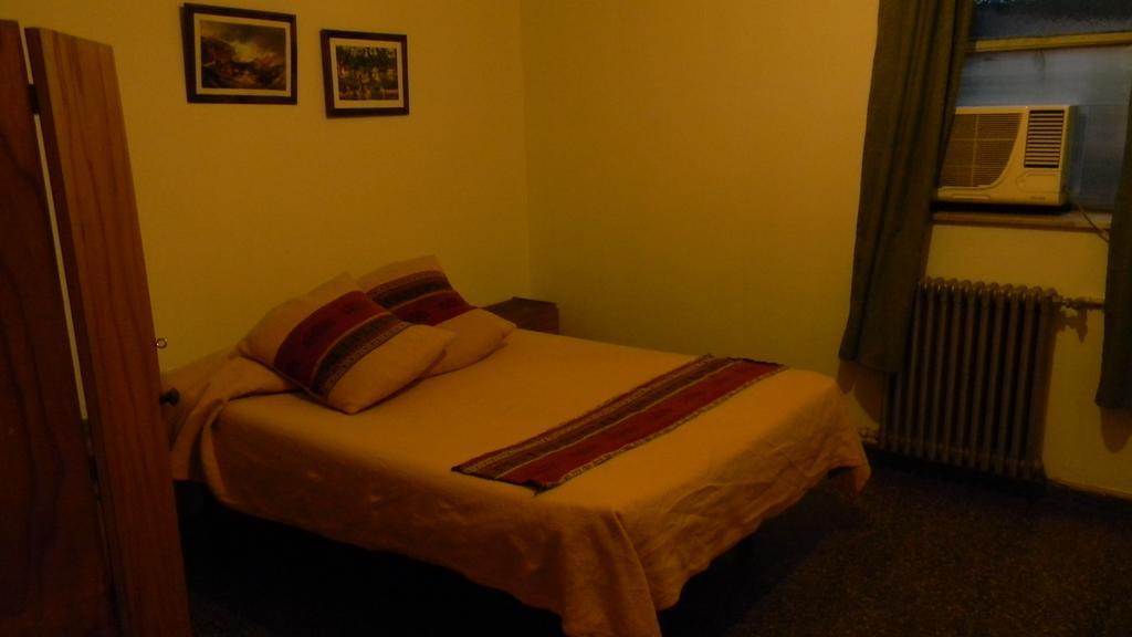 Punto Urbano Hostel Mendoza Værelse billede